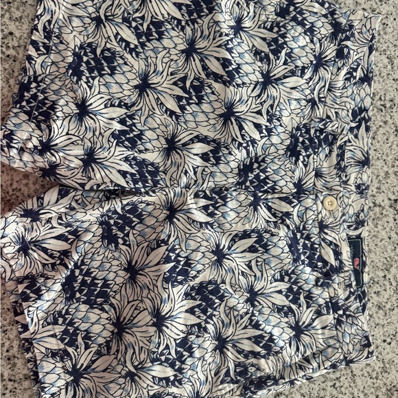 Vineyard Vines Other - Vineyard Vines Navy and White Floral Men's Shorts